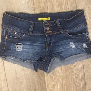 Size 7 YMI Denim Jean Shorts Butt Forming